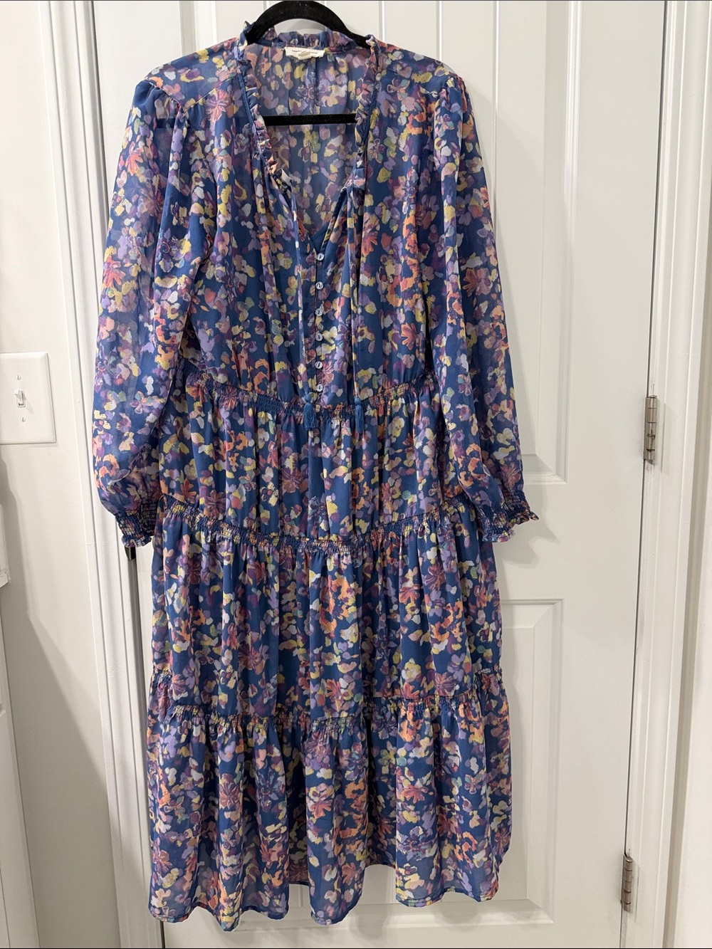 Large beachlunchlounge Blue Floral Tiered